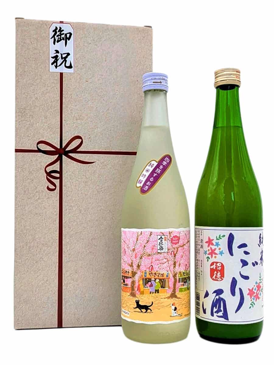 Feines japanisches Sake Geschenkset mit two Flaschen, dekorativ verpackt in Geschenkbox, ideal für Sake-Liebhaber, hochwertiges alkoholisches Getränk aus Japan, traditionell hergestellt.